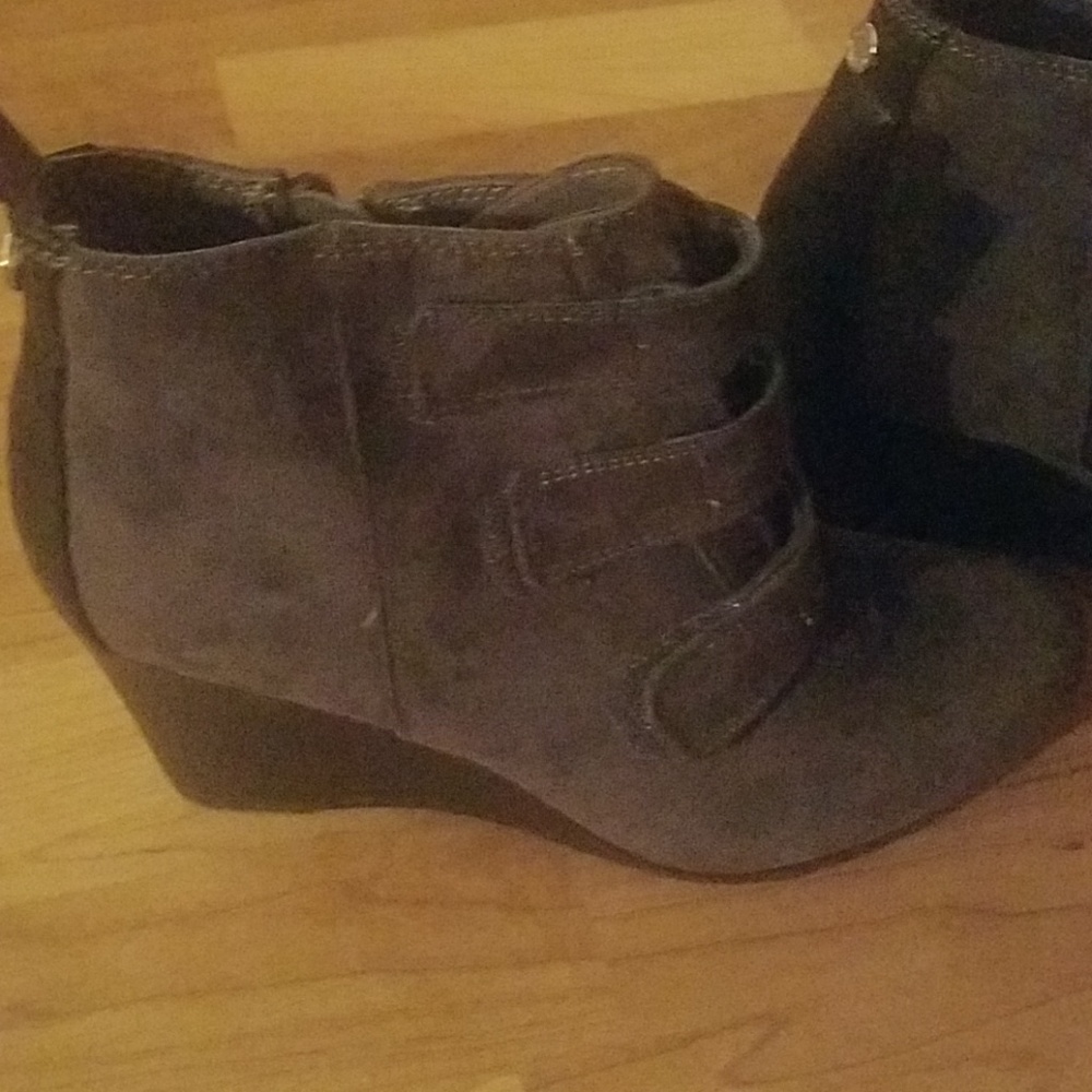 Boots - Picture 5 of 5